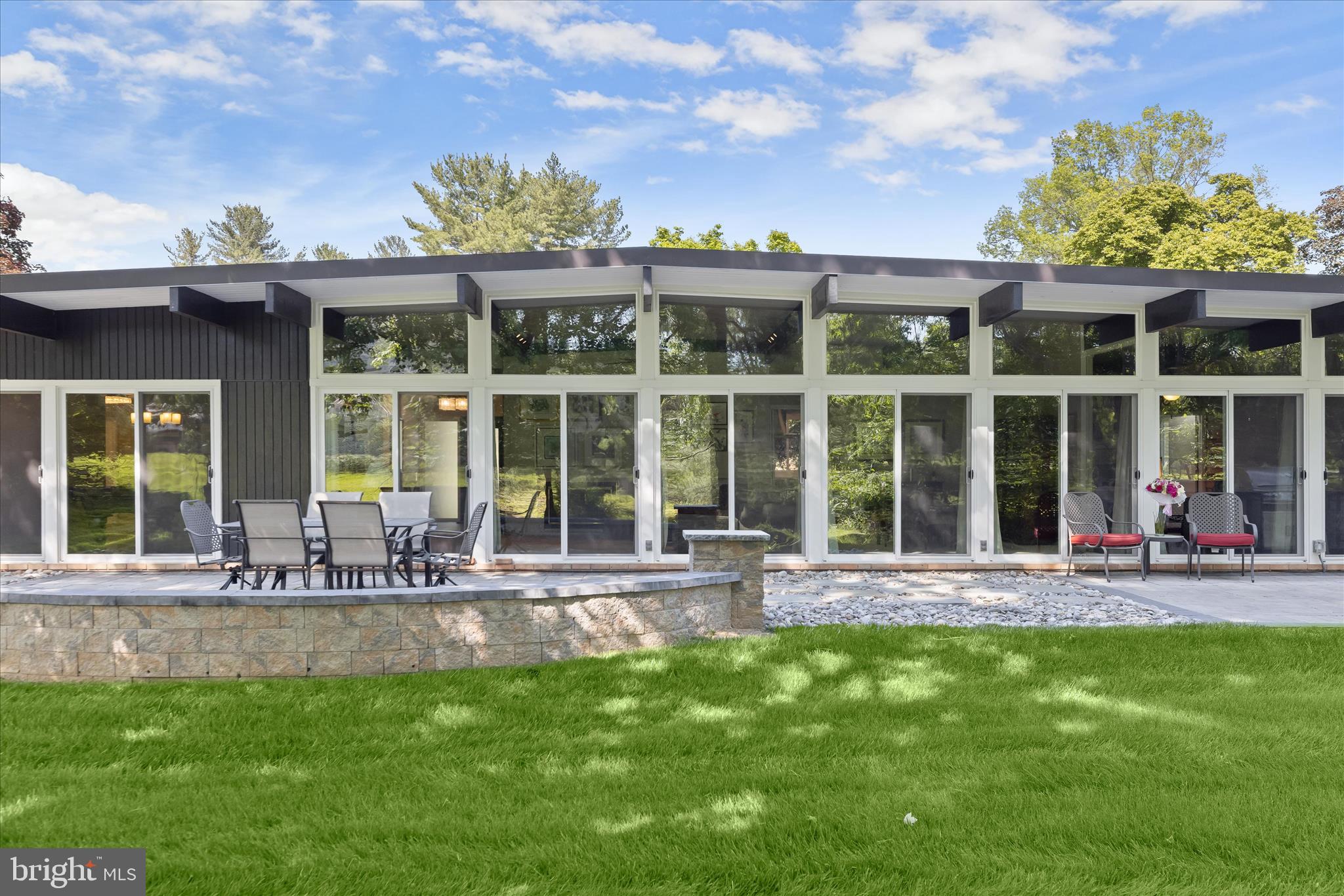 5 STONE HOLLOW COURT