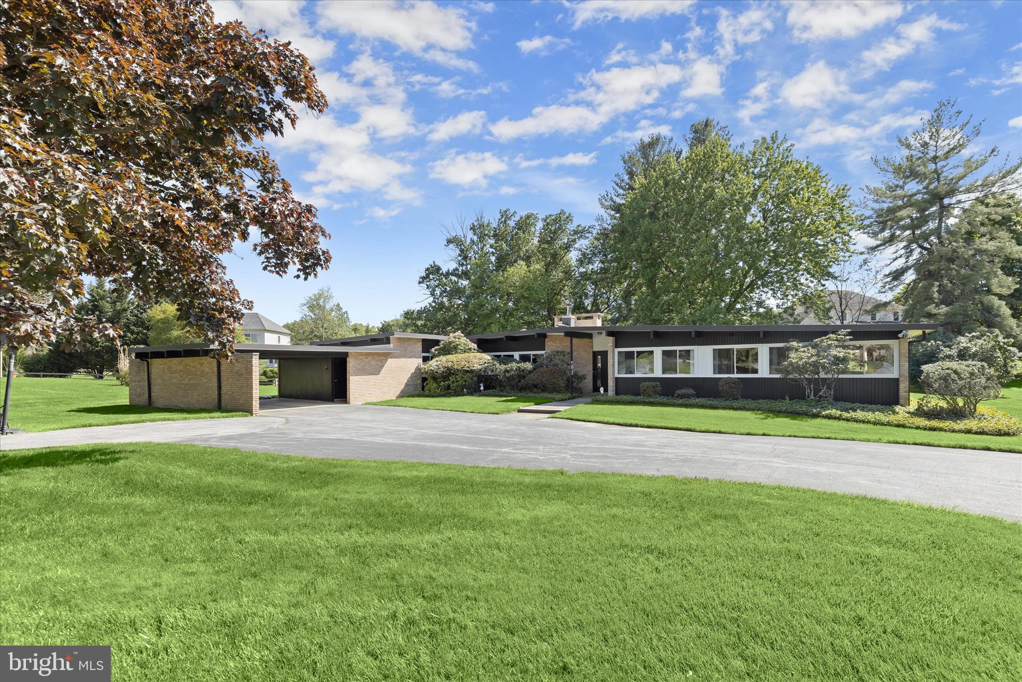 5 STONE HOLLOW COURT