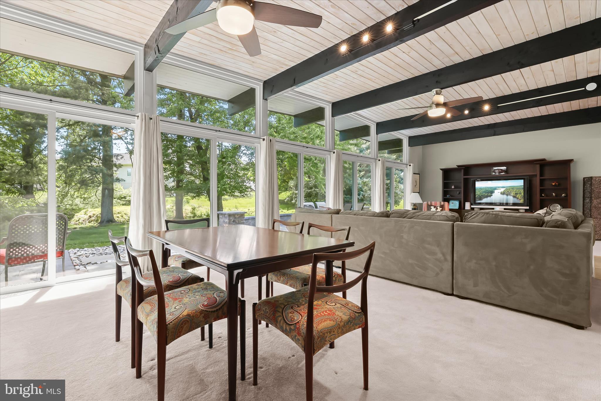 5 STONE HOLLOW COURT
