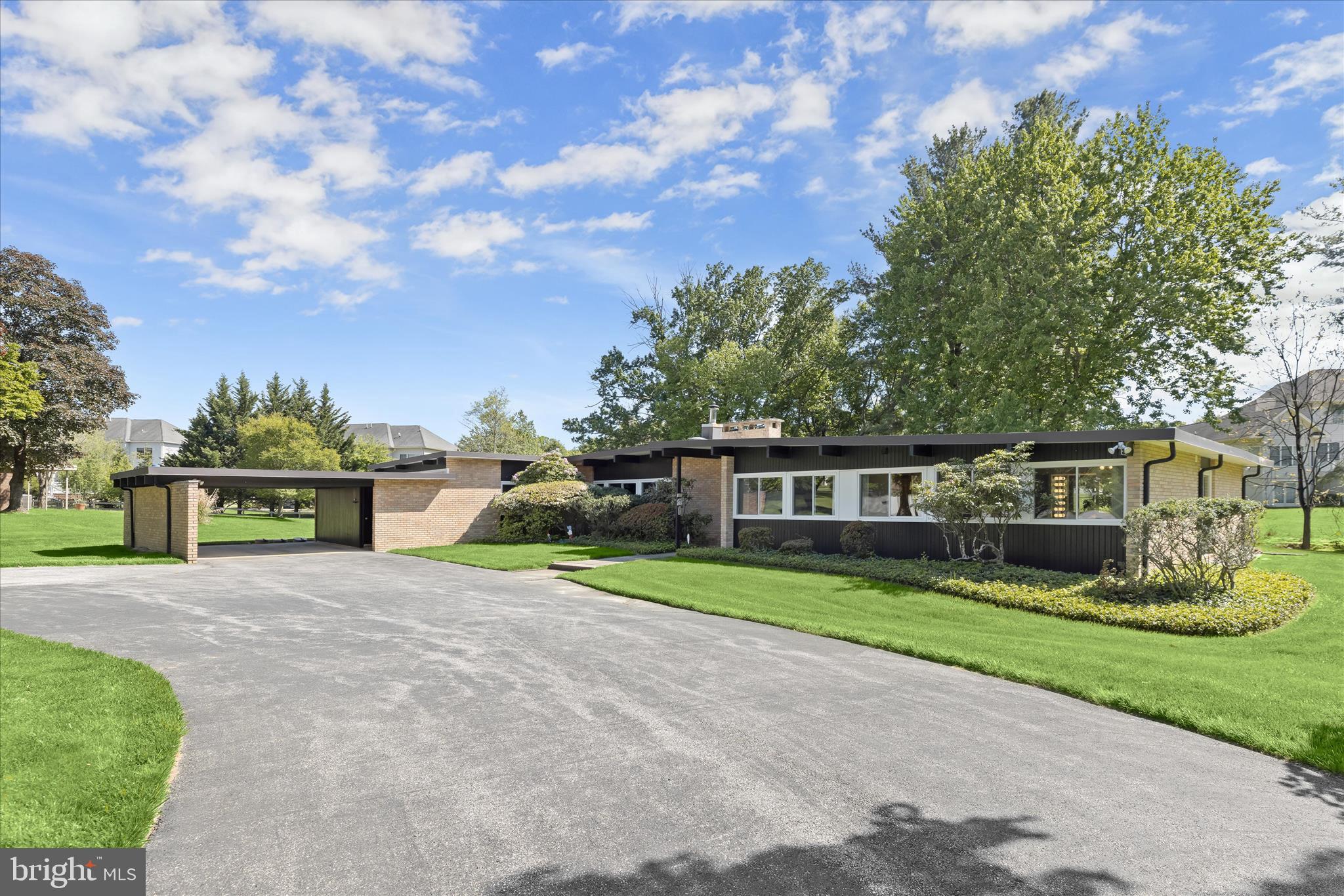 5 STONE HOLLOW COURT