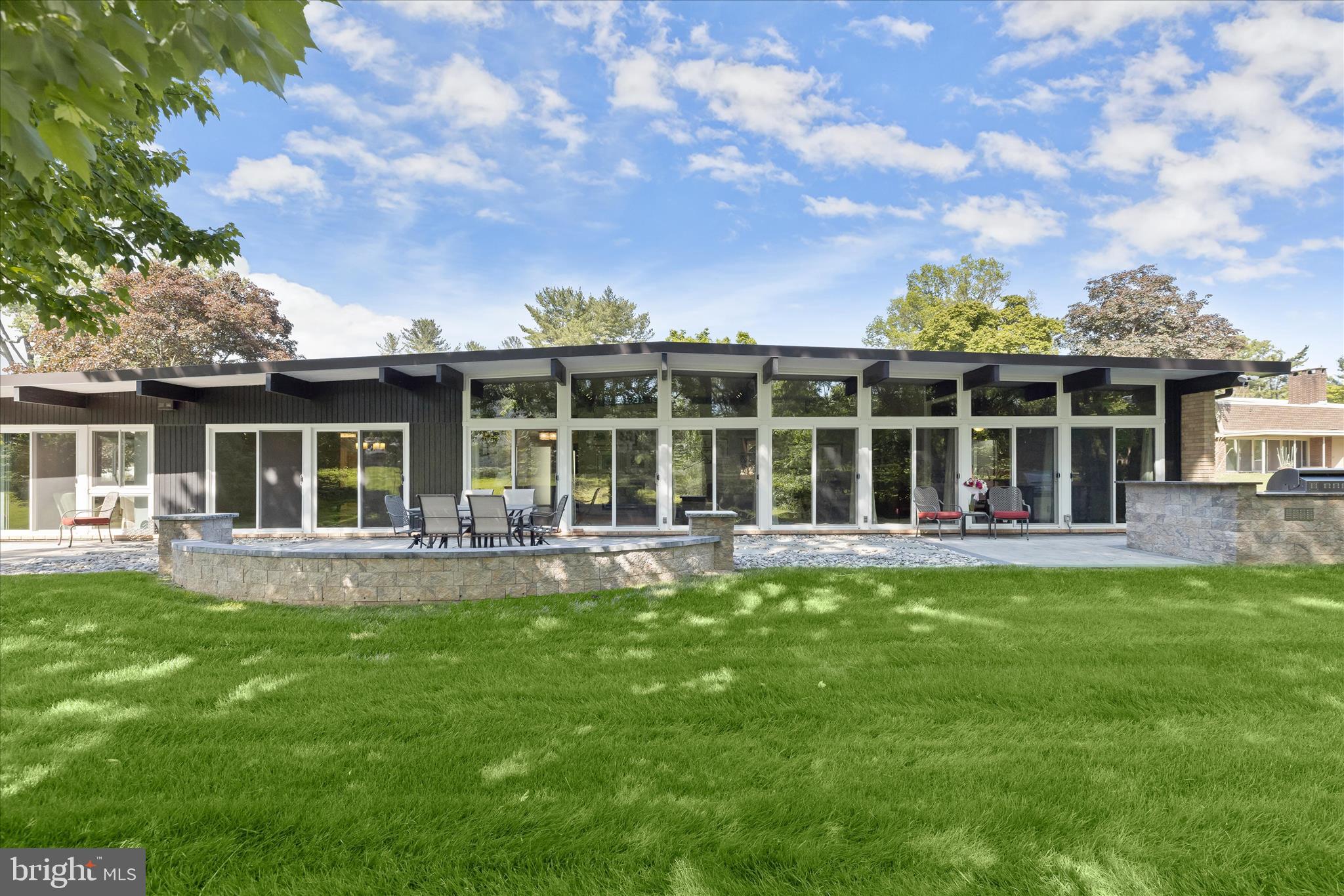 5 STONE HOLLOW COURT