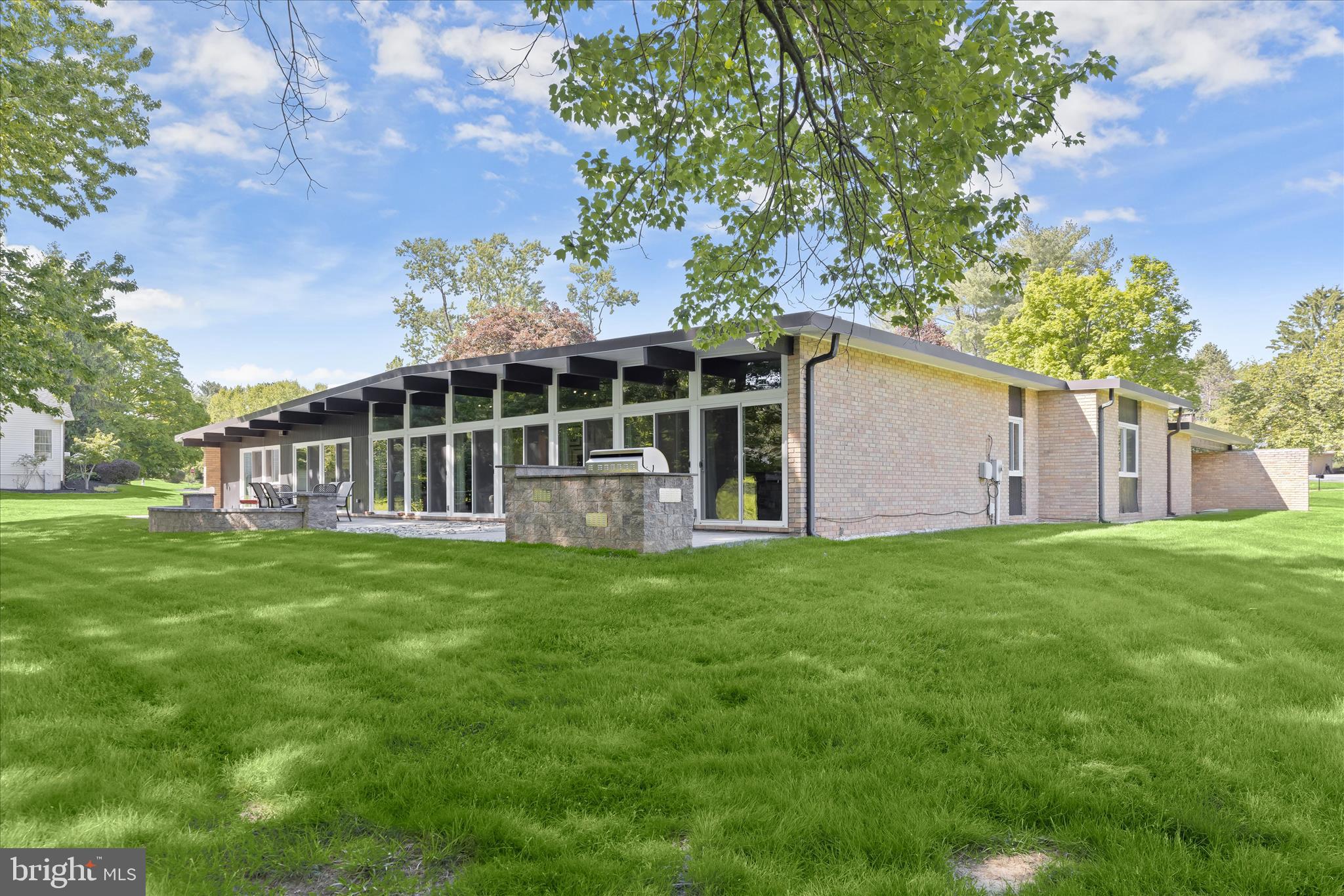 5 STONE HOLLOW COURT
