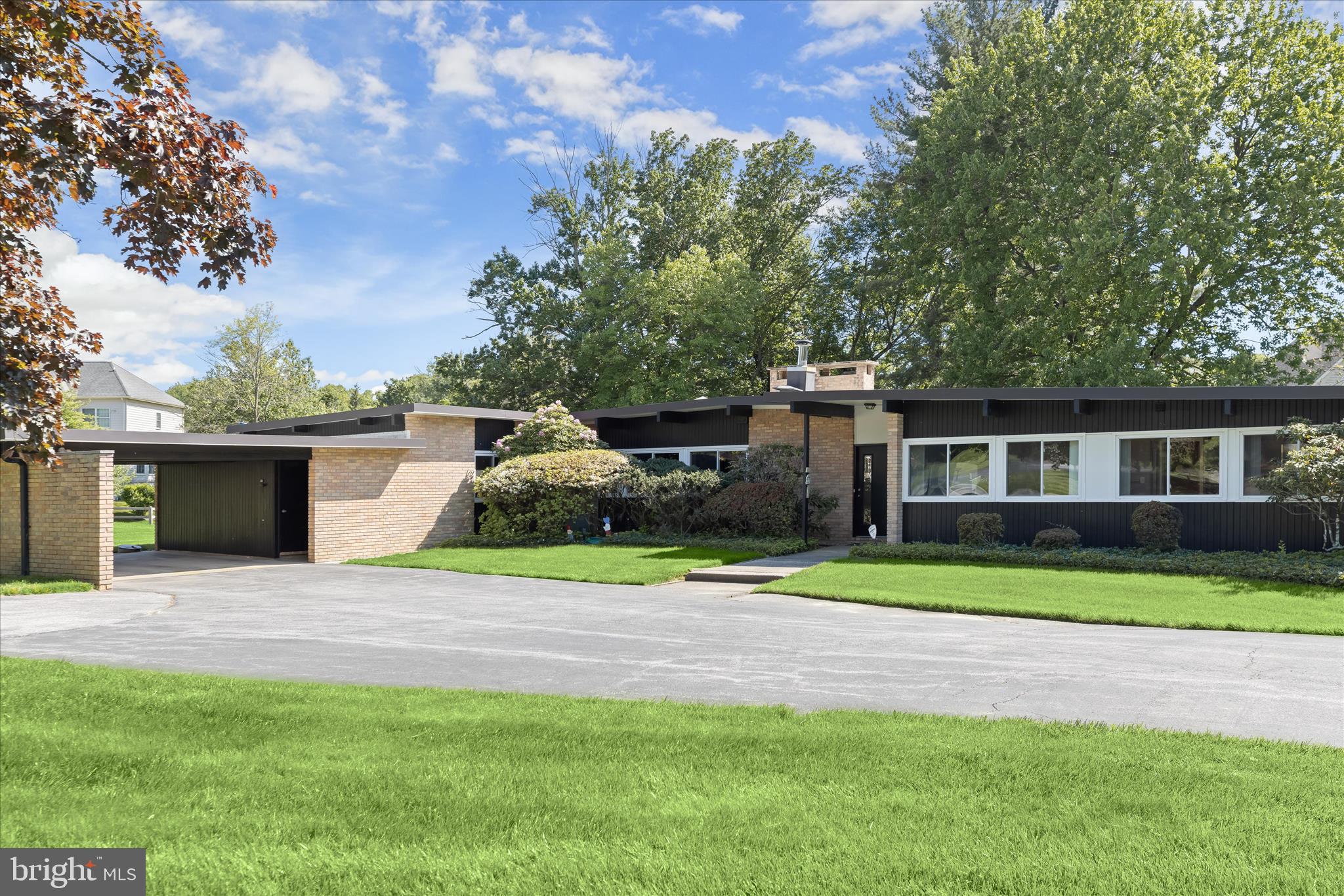5 STONE HOLLOW COURT