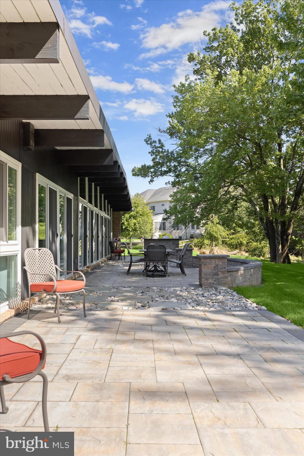 5 STONE HOLLOW COURT