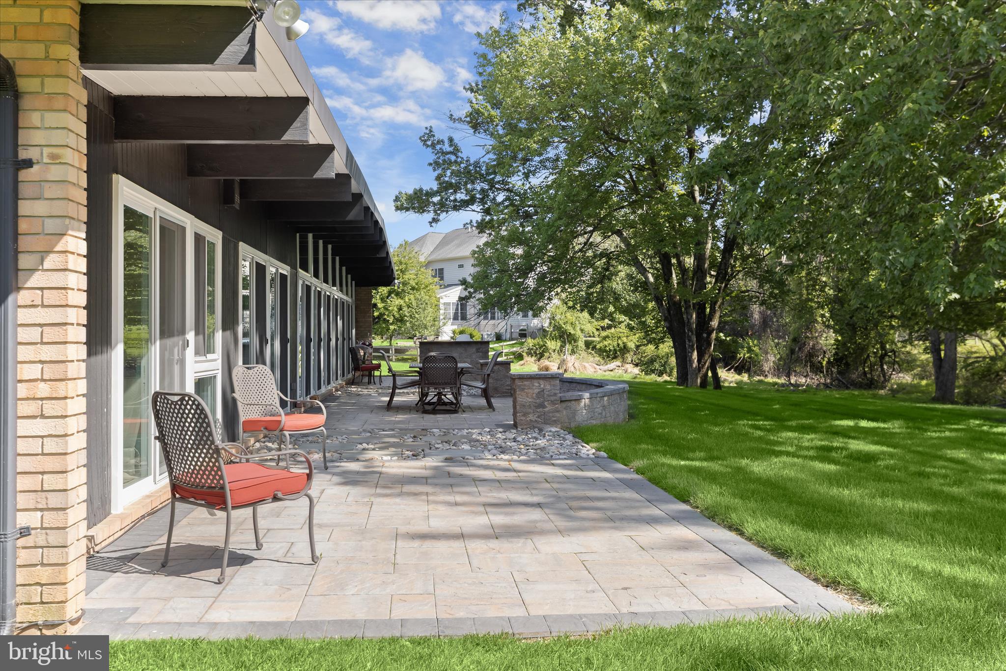 5 STONE HOLLOW COURT