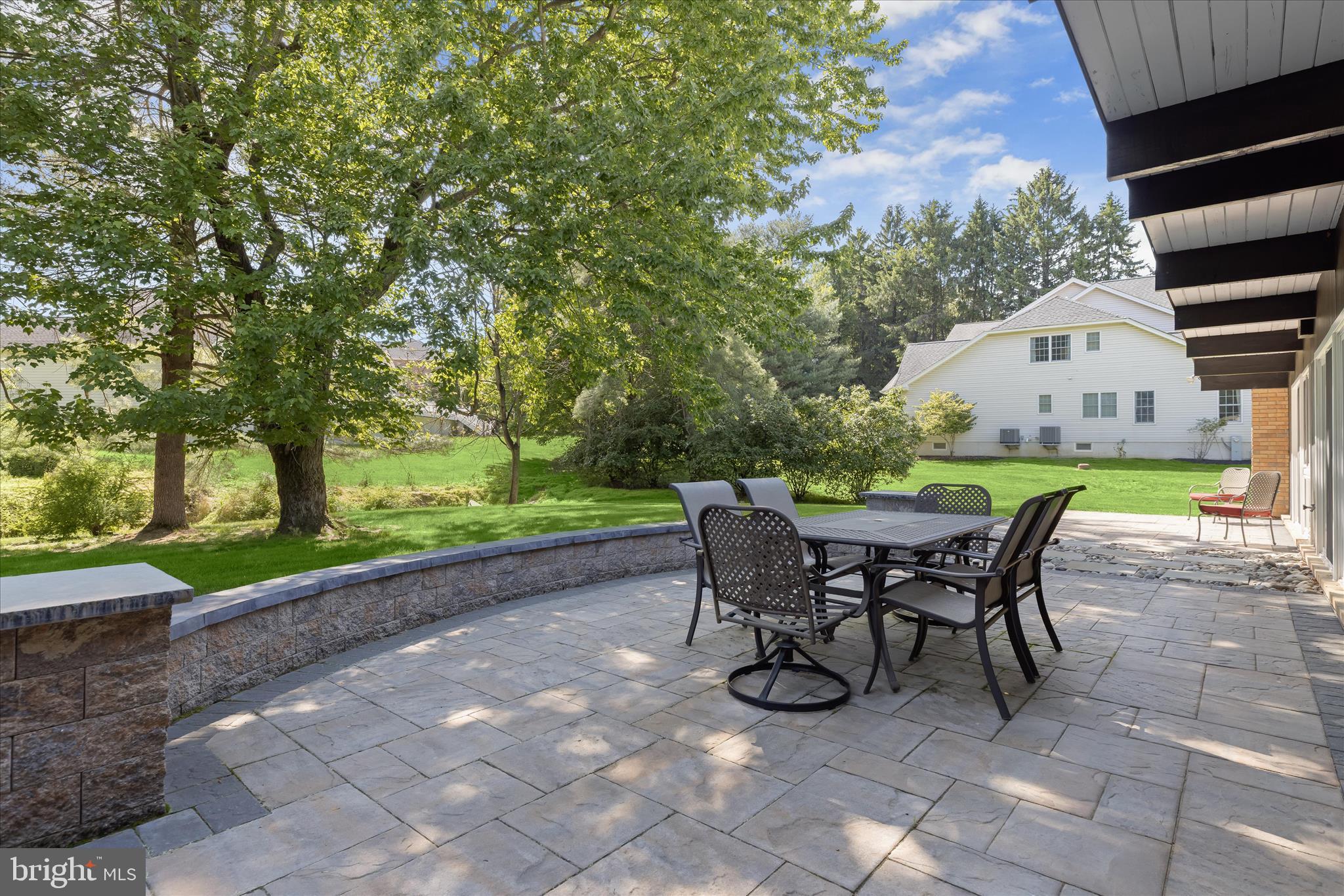 5 STONE HOLLOW COURT