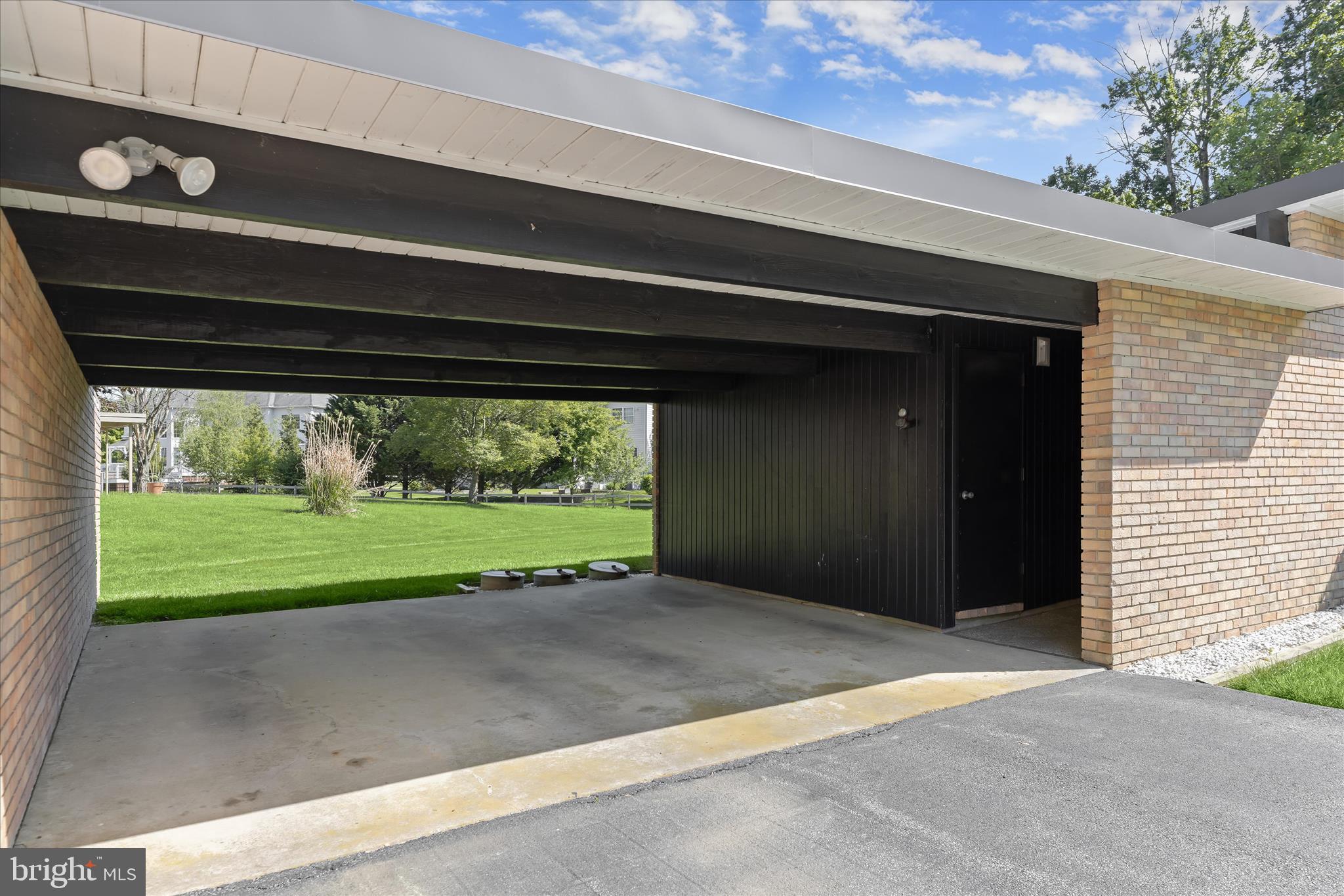 5 STONE HOLLOW COURT