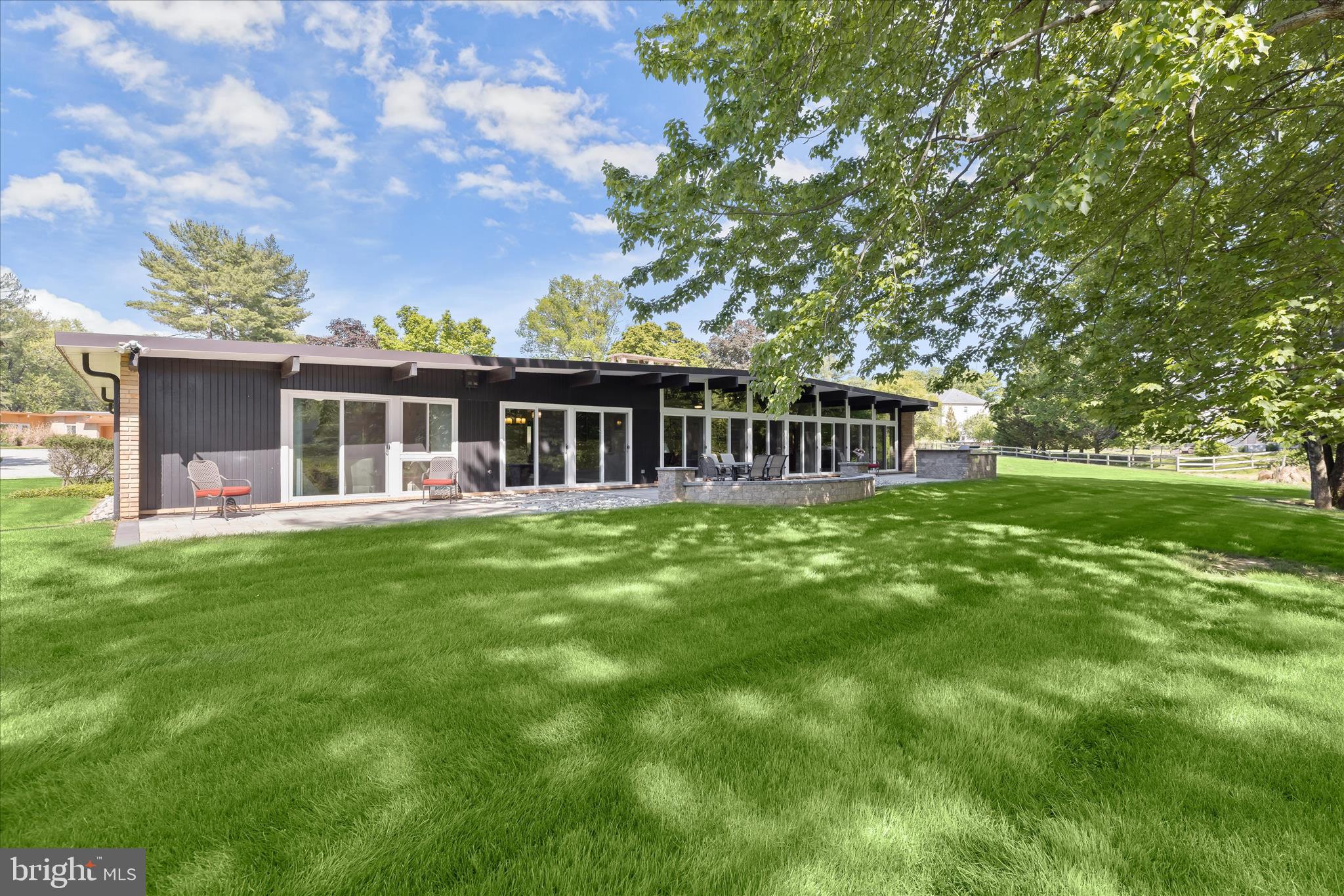 5 STONE HOLLOW COURT