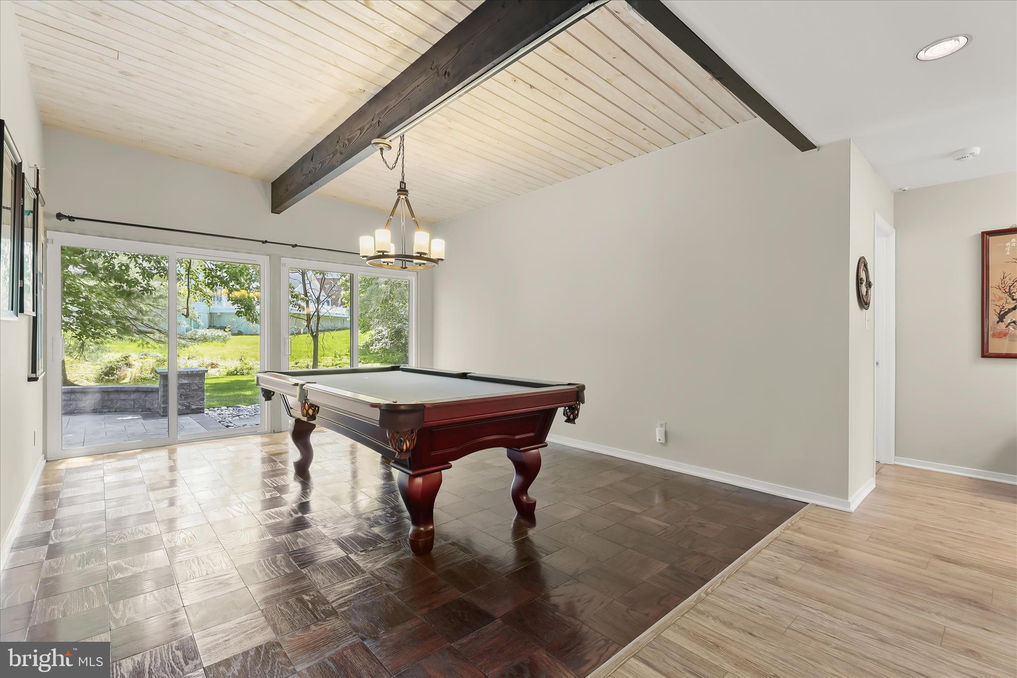 5 STONE HOLLOW COURT