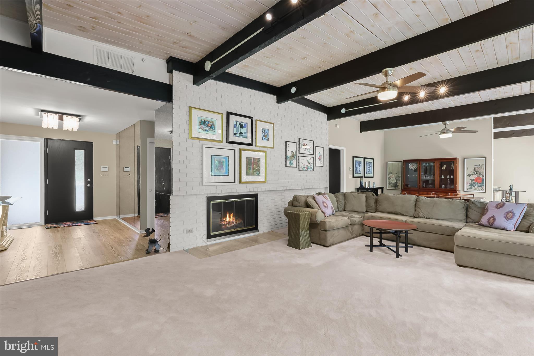 5 STONE HOLLOW COURT