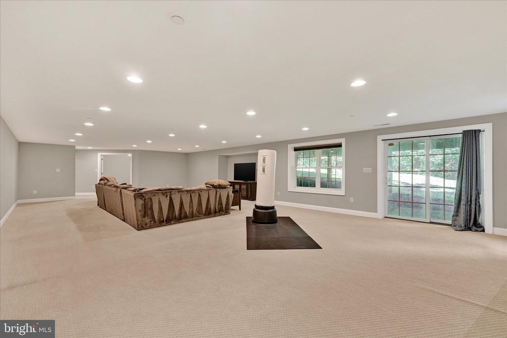 11702 HUNTSWORTH LANE