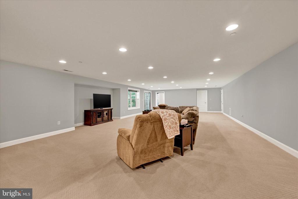 11702 HUNTSWORTH LANE