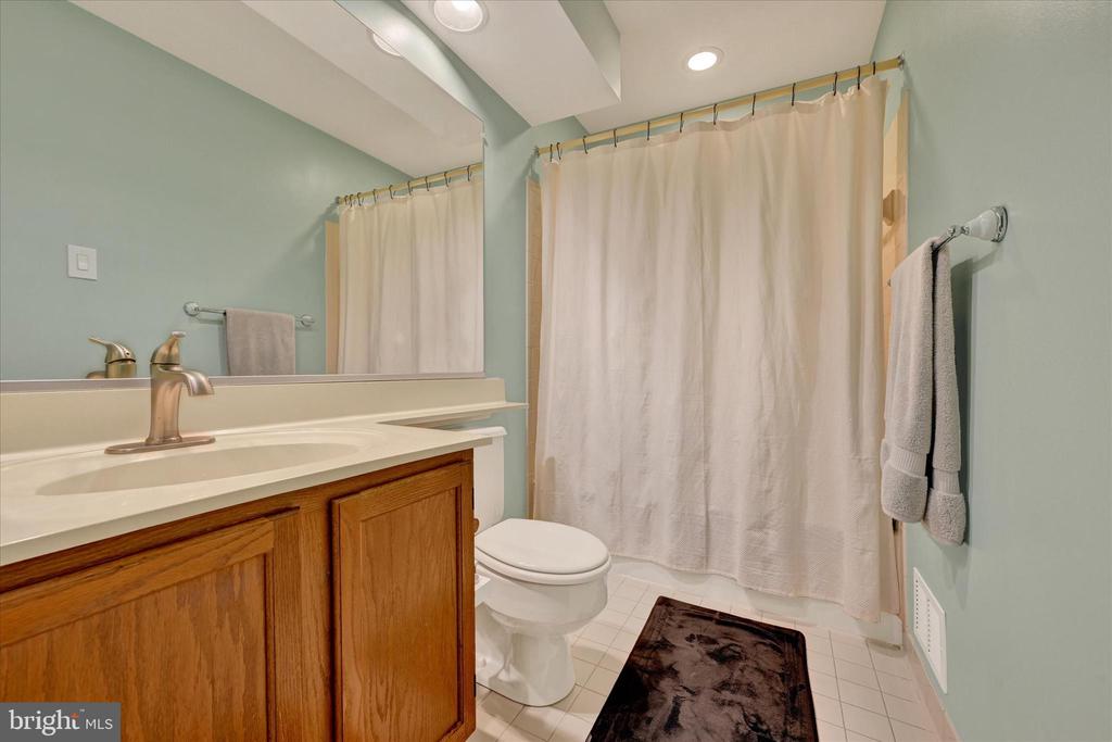 22 GREENSHIRE LANE