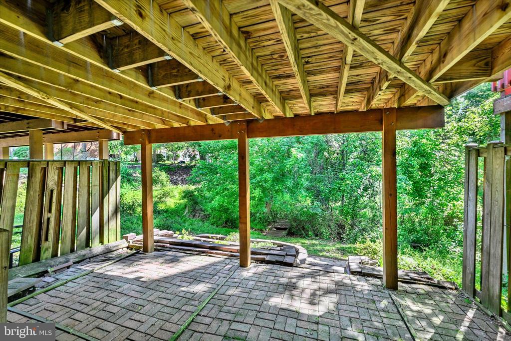 22 GREENSHIRE LANE
