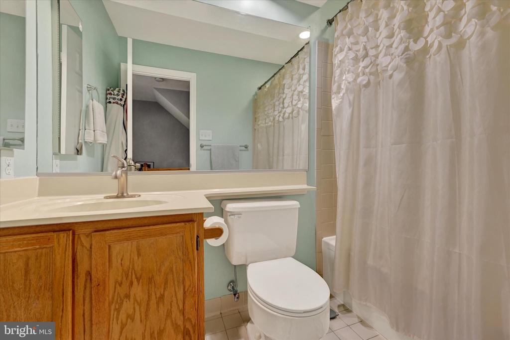 22 GREENSHIRE LANE