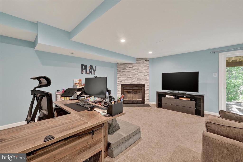 22 GREENSHIRE LANE