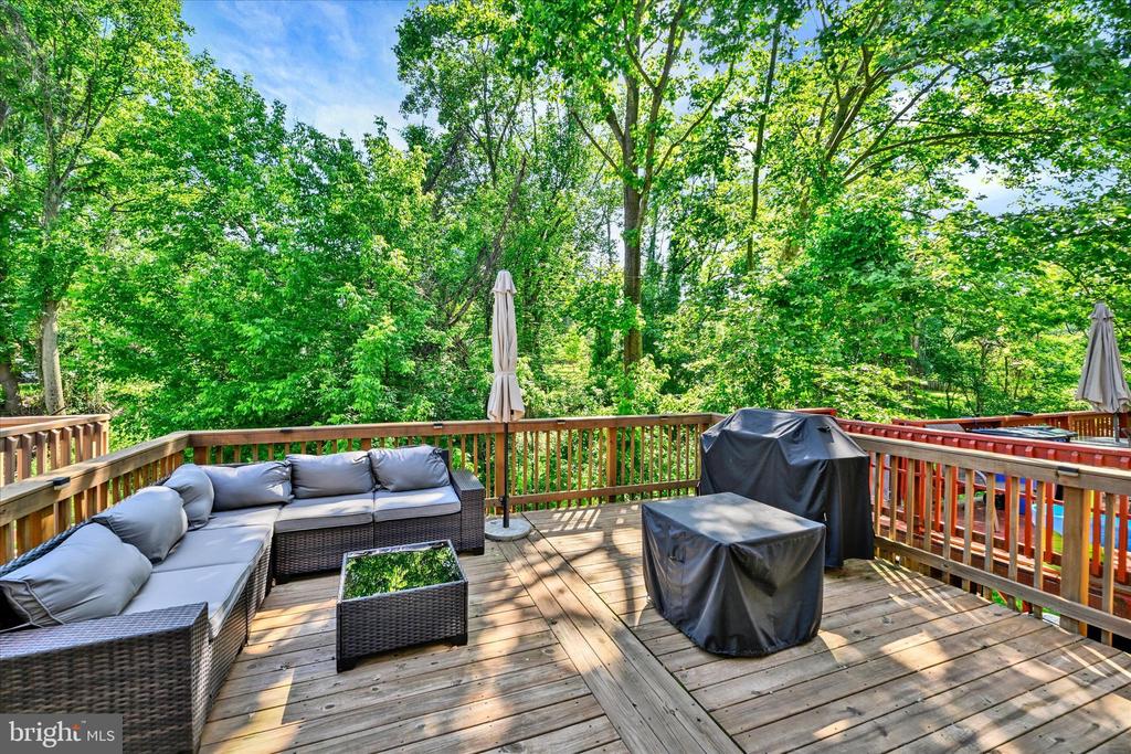 22 GREENSHIRE LANE