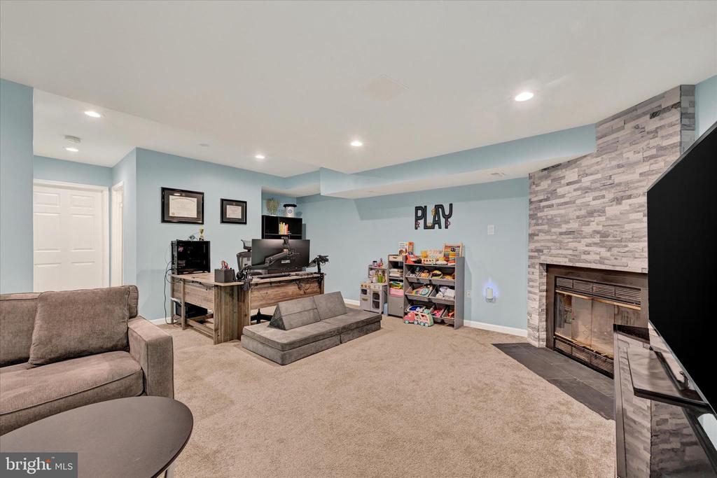 22 GREENSHIRE LANE