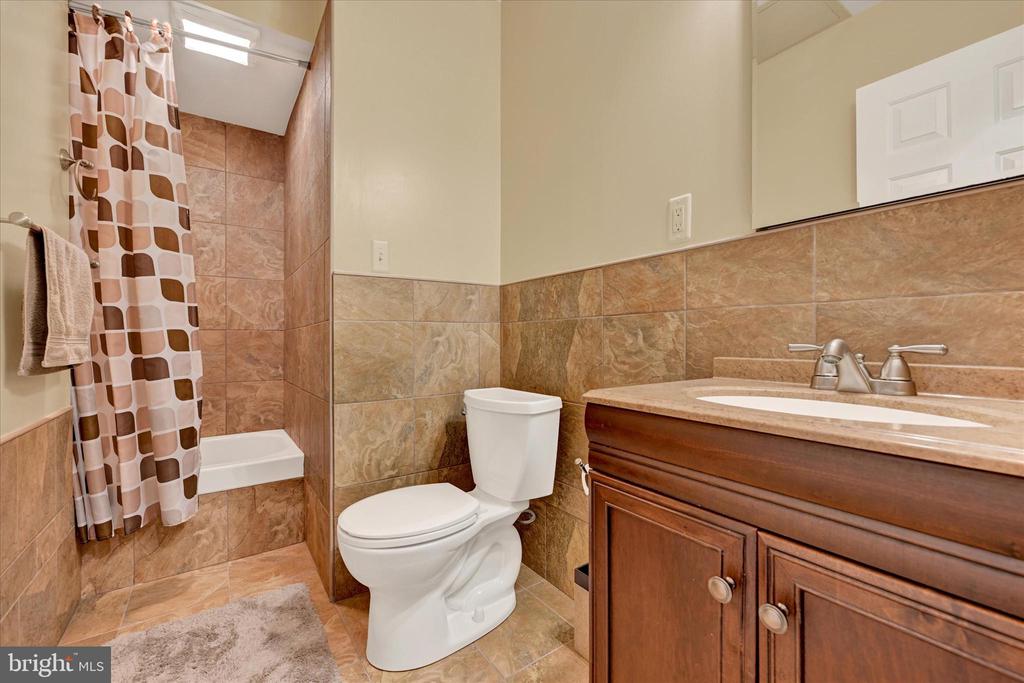 22 GREENSHIRE LANE