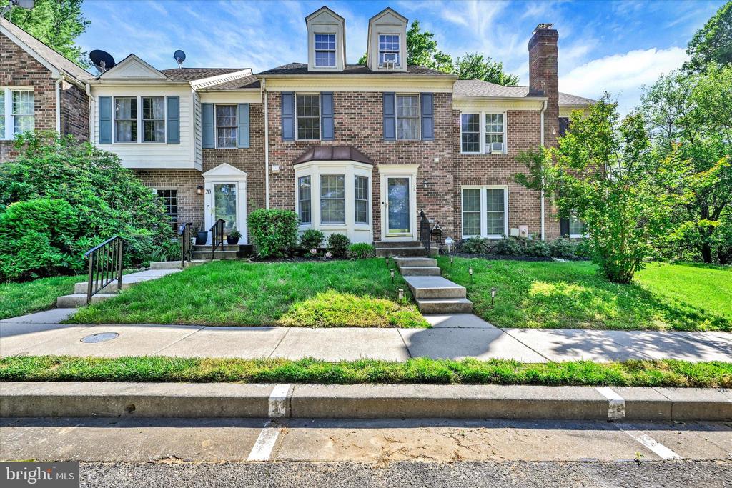 22 GREENSHIRE LANE