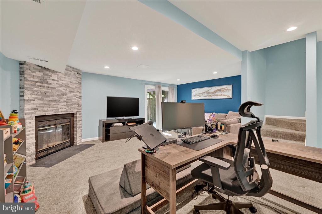 22 GREENSHIRE LANE