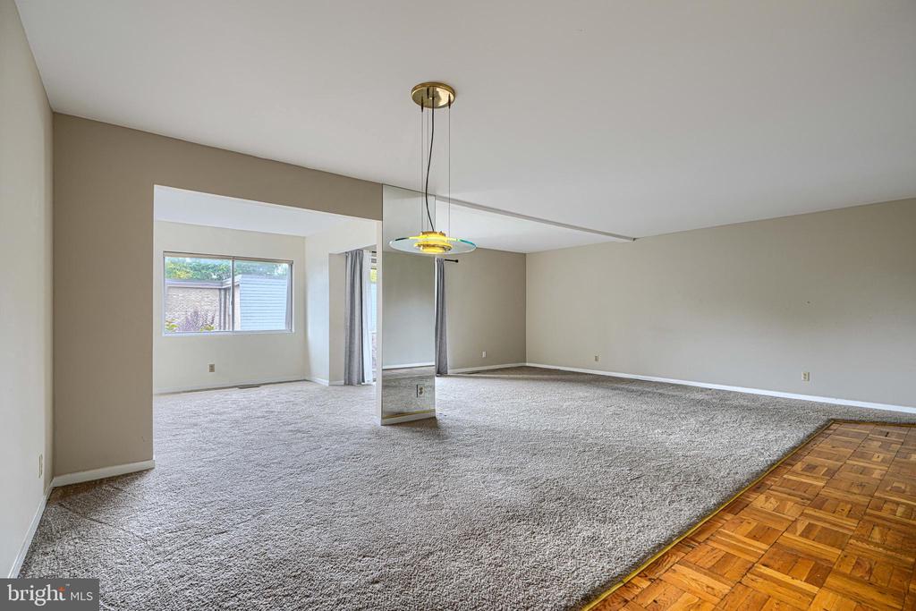 37 STONEHENGE CIRCLE Unit: 10