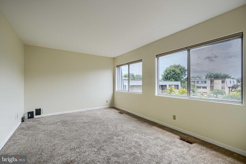 37 STONEHENGE CIRCLE Unit: 10