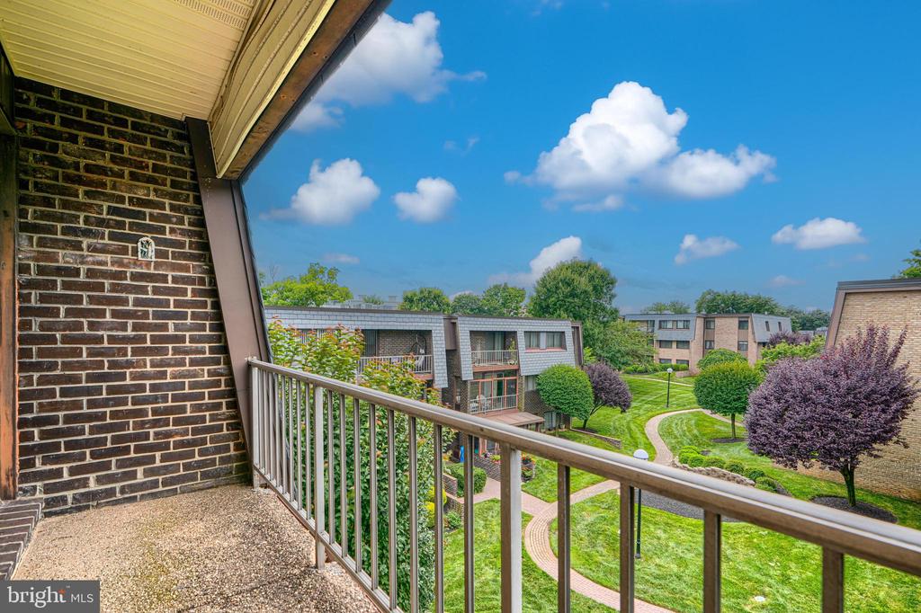 37 STONEHENGE CIRCLE Unit: 10