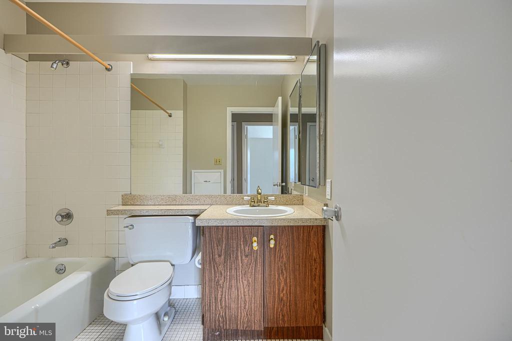37 STONEHENGE CIRCLE Unit: 10
