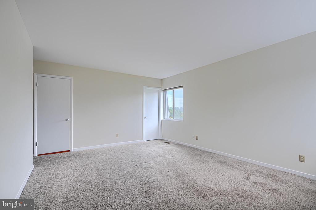 37 STONEHENGE CIRCLE Unit: 10