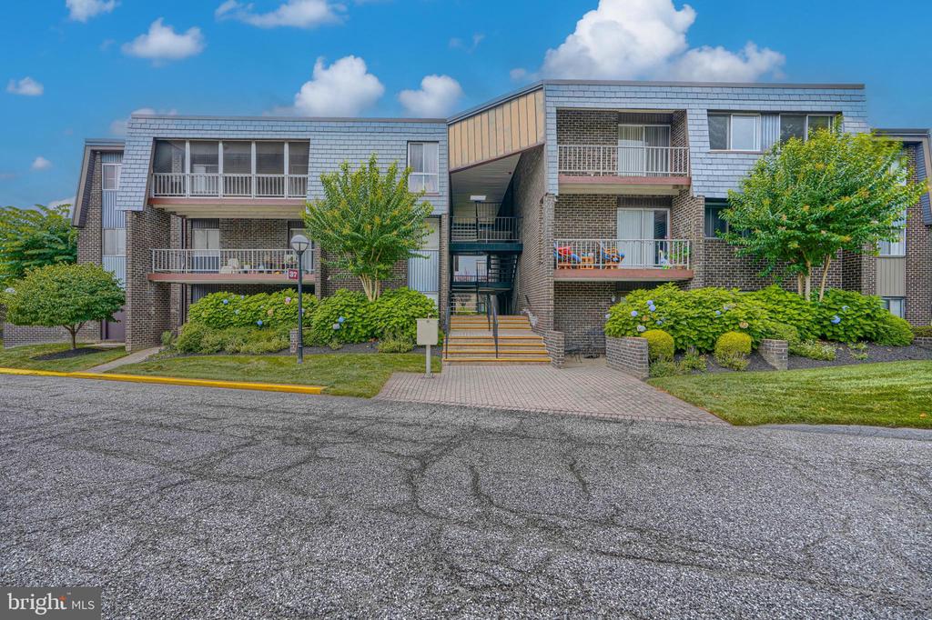 37 STONEHENGE CIRCLE Unit: 10