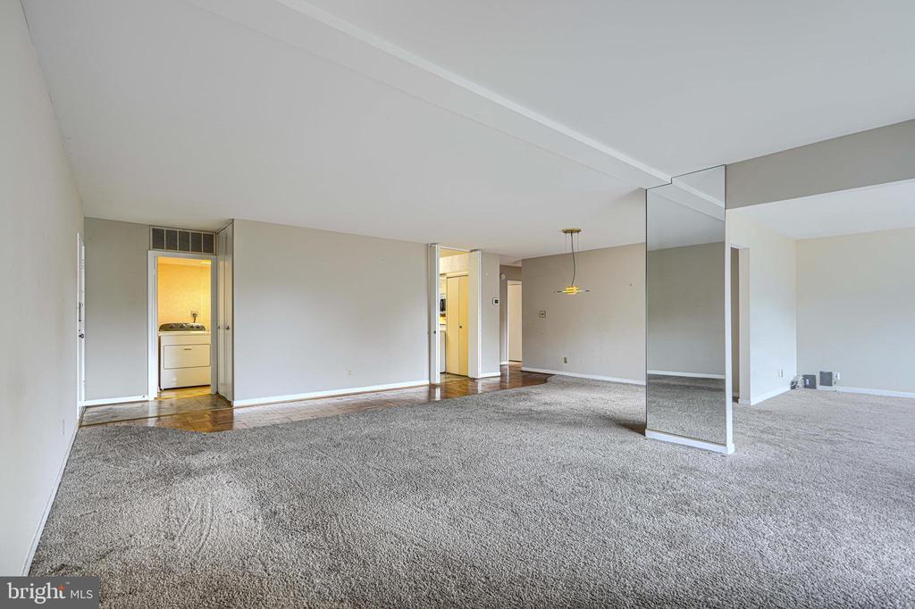 37 STONEHENGE CIRCLE Unit: 10