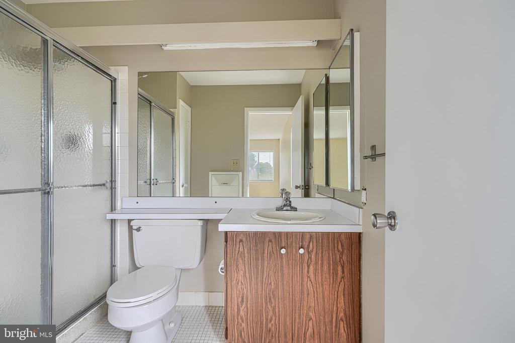 37 STONEHENGE CIRCLE Unit: 10