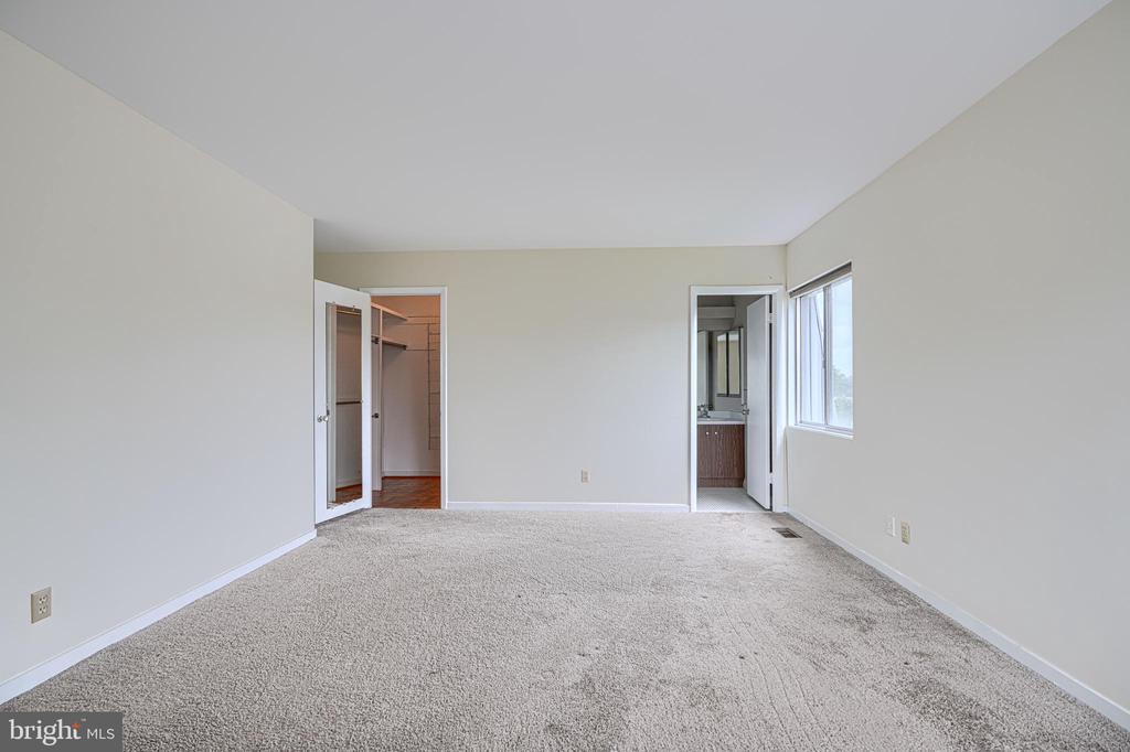 37 STONEHENGE CIRCLE Unit: 10