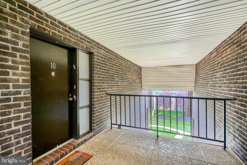 37 STONEHENGE CIRCLE Unit: 10