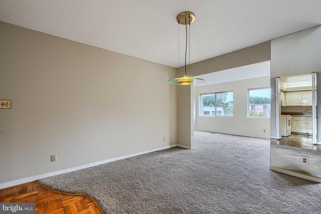 37 STONEHENGE CIRCLE Unit: 10