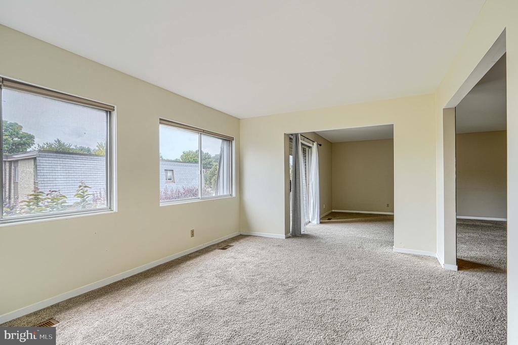 37 STONEHENGE CIRCLE Unit: 10