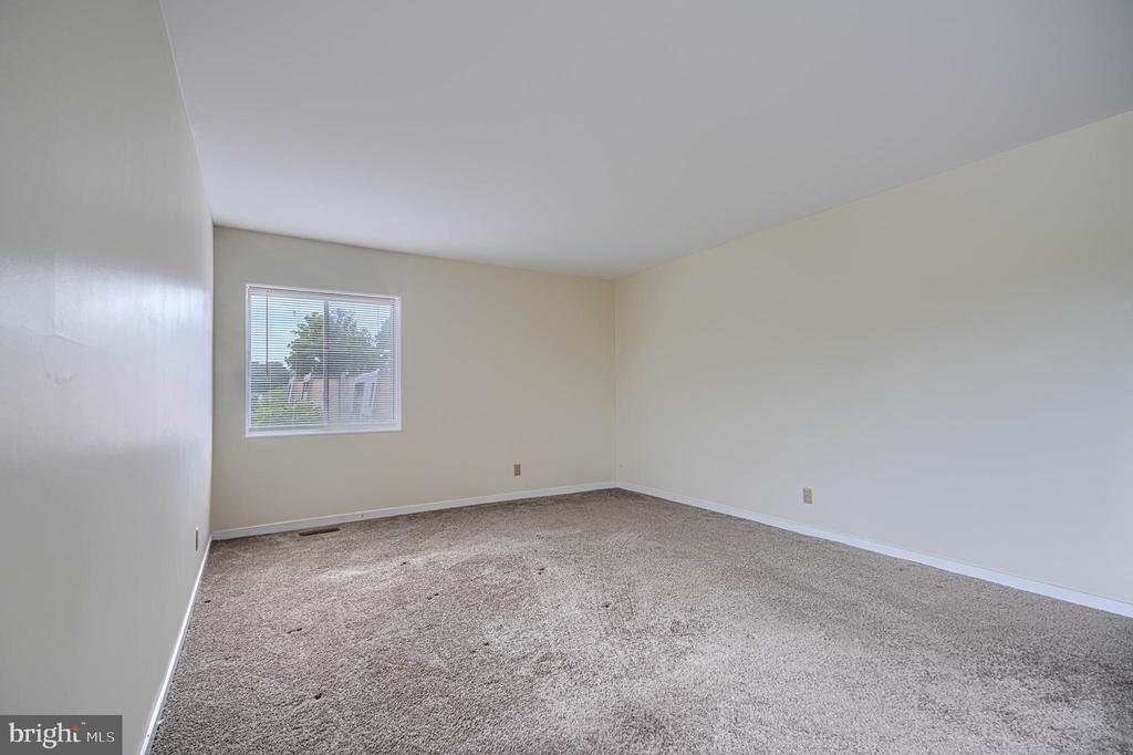 37 STONEHENGE CIRCLE Unit: 10