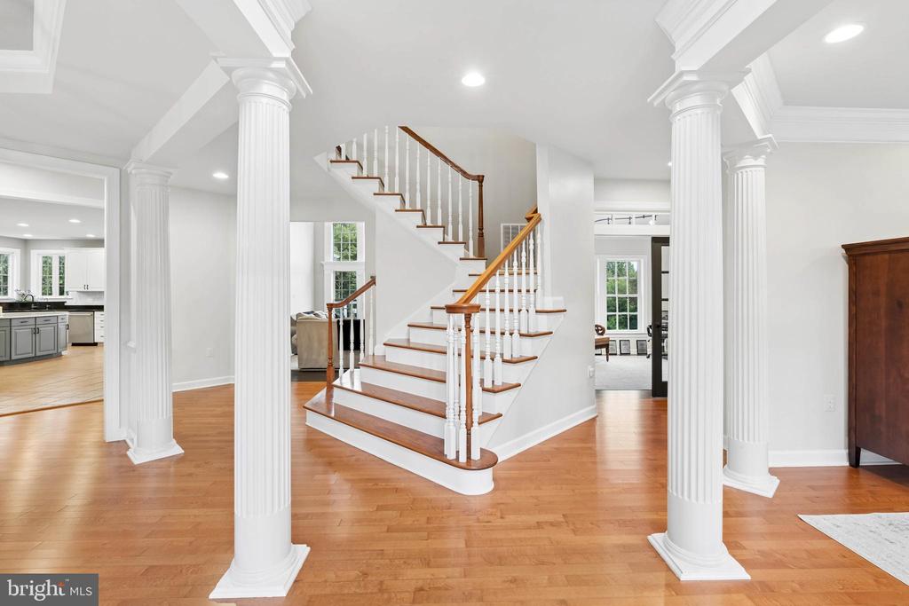 605 CASCADE VIEW COURT
