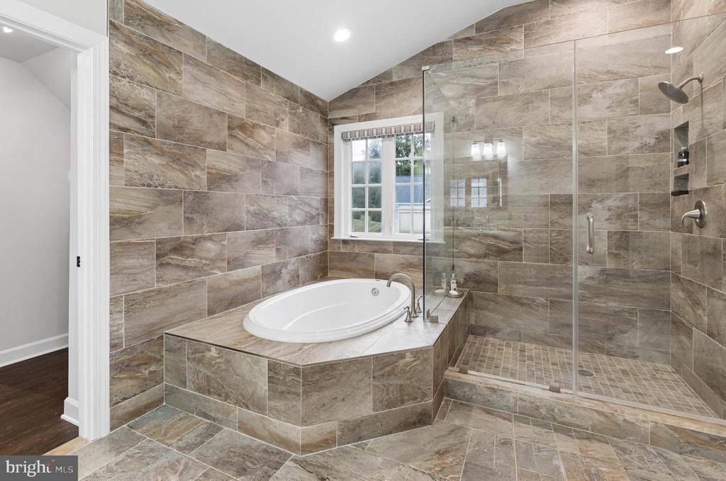 605 CASCADE VIEW COURT