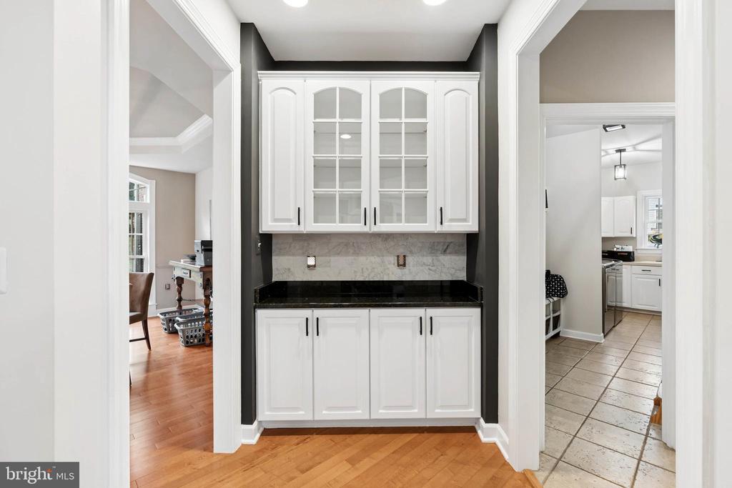 605 CASCADE VIEW COURT