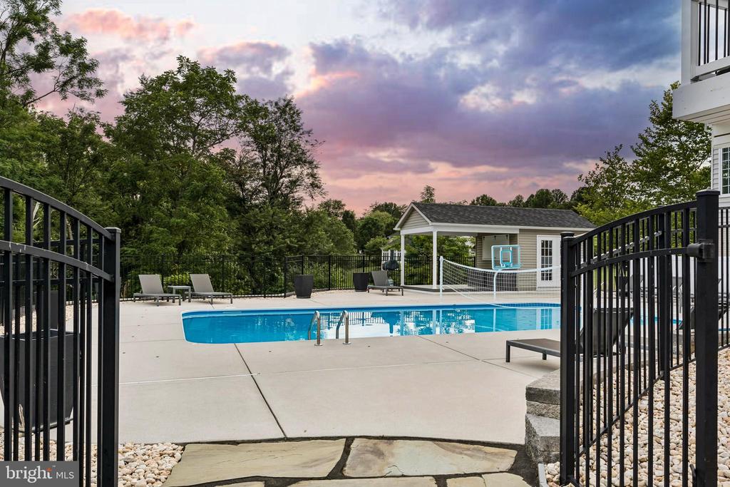605 CASCADE VIEW COURT