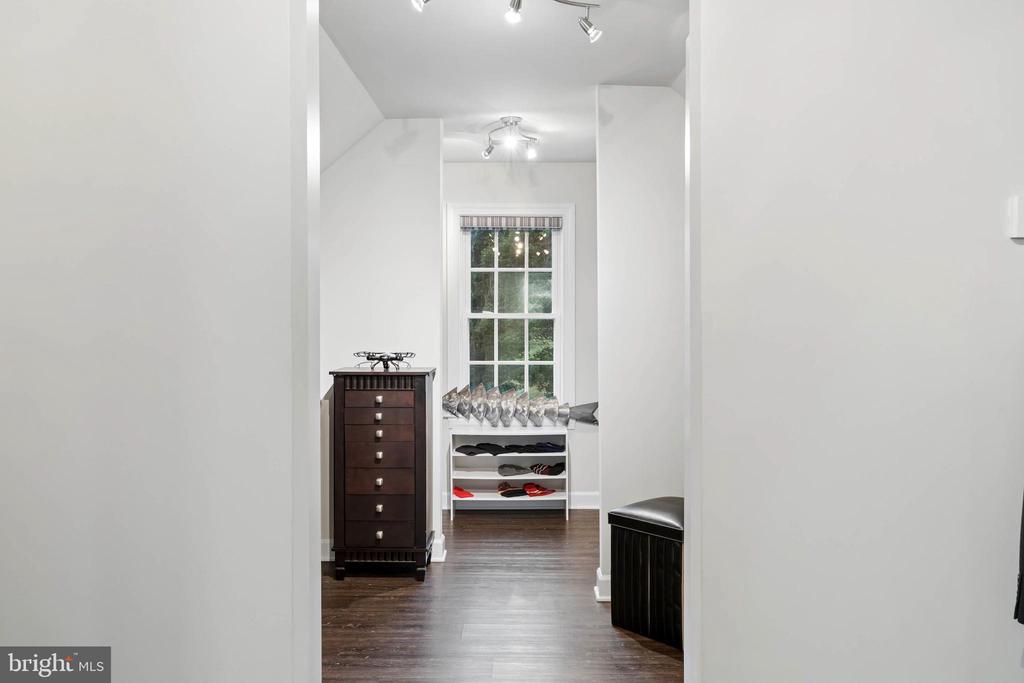 605 CASCADE VIEW COURT