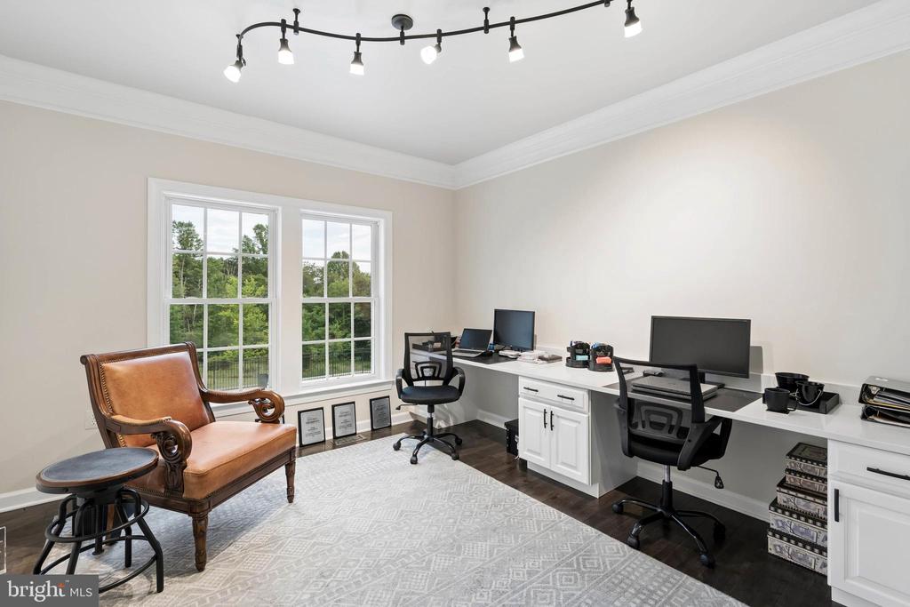 605 CASCADE VIEW COURT