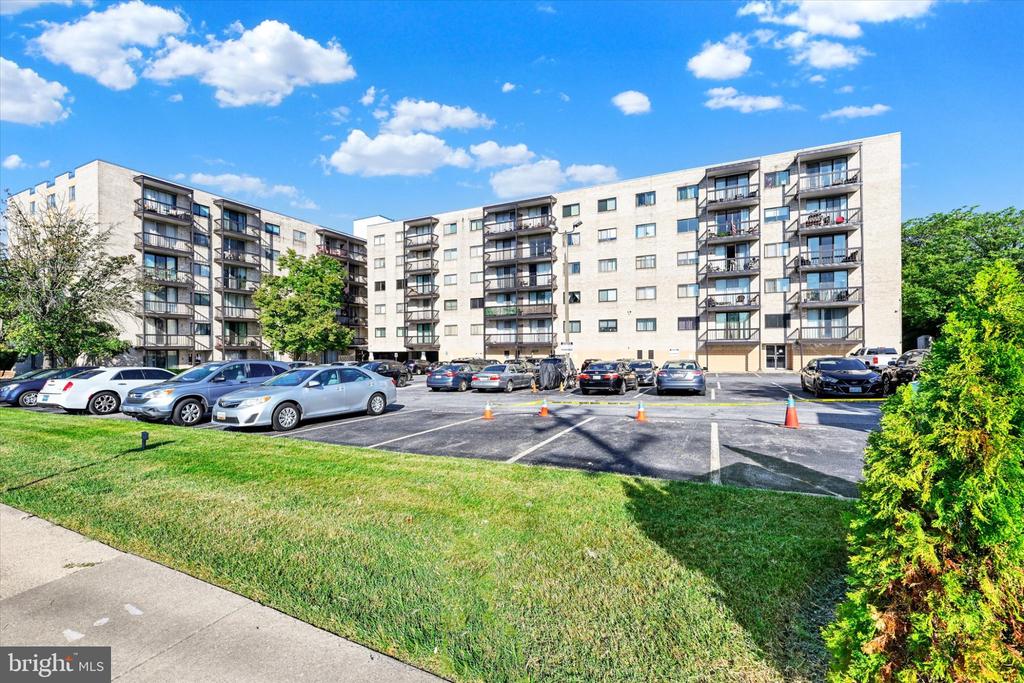 130 SLADE AVENUE Unit: 210