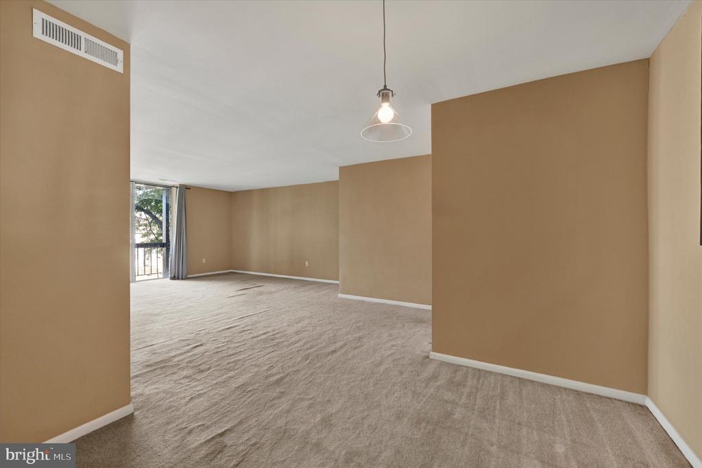 130 SLADE AVENUE Unit: 210