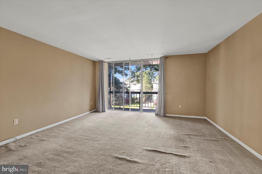 130 SLADE AVENUE Unit: 210