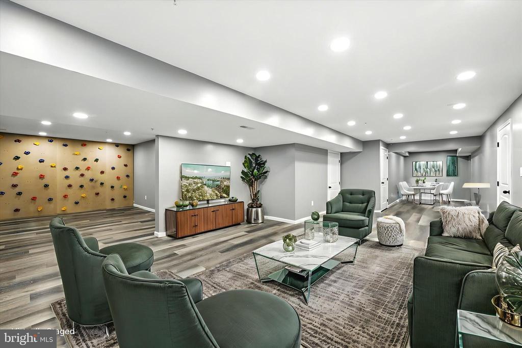 521 LANCELOT DRIVE