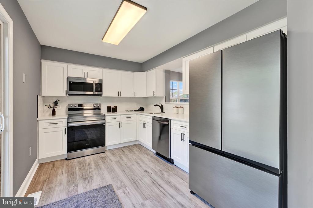 711 MEDINAH CIRCLE