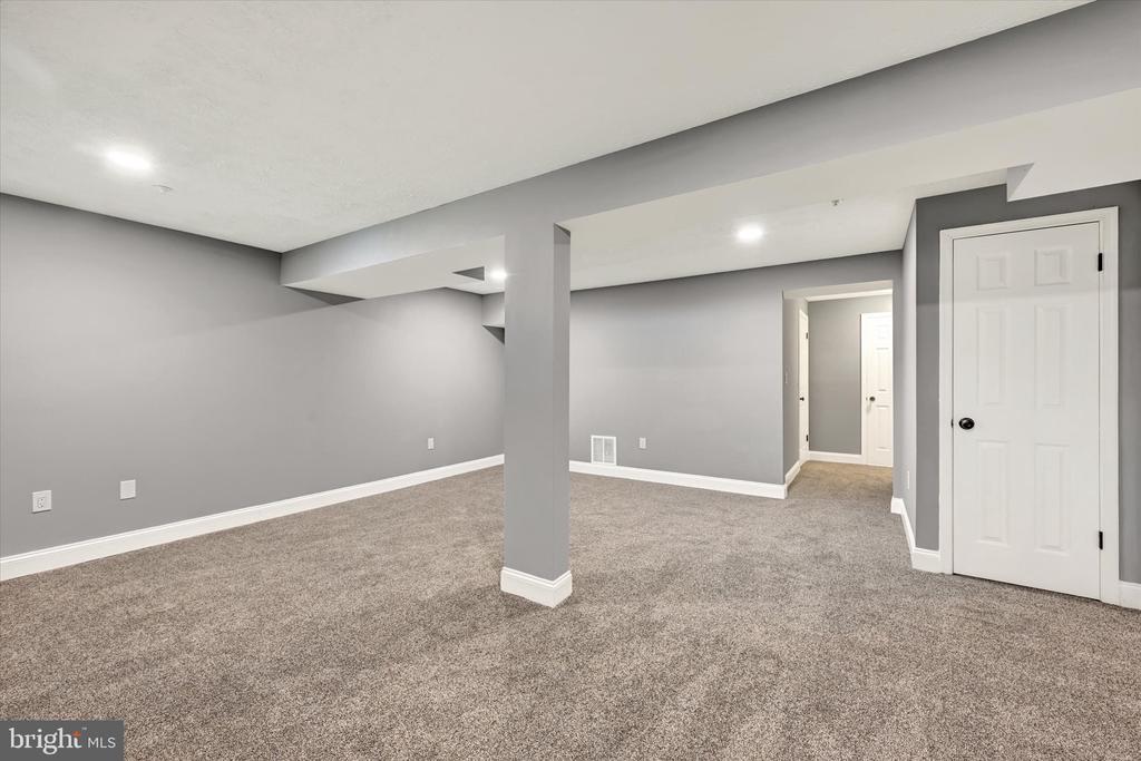 711 MEDINAH CIRCLE